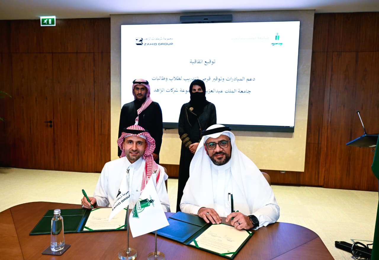 الزاهد للتراكتورات والمعدات توقع اتفاقية تعاون مع كلية الهندسة برابغ